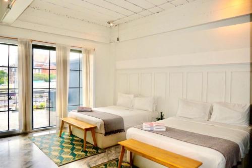 En eller flere senge i et værelse på Old Town Heritage Lofts Bangkok
