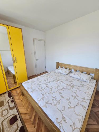 Ένα ή περισσότερα κρεβάτια σε δωμάτιο στο Apartment Jasovic