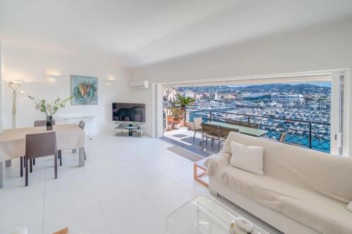 REF 774 - Cannes Old Port - Sea view partment for rent