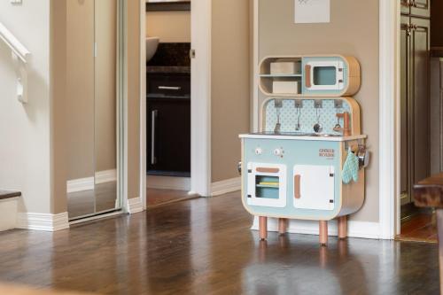 a childs play kitchen in a living room at Luxury Retreat in Vancouver in Vancouver