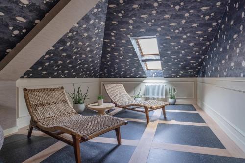 a room with two chairs and a ceiling with stars at Hotel Unicus Palace Old Town - Destigo Hotels in Kraków