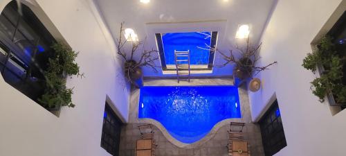 A piscina localizada em Riad Come & Va ou nos arredores