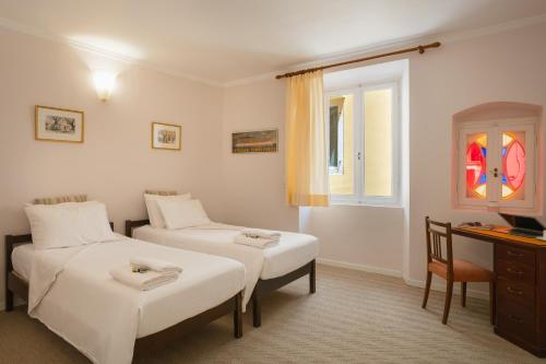 L Square, Luxurious Landmark apartment