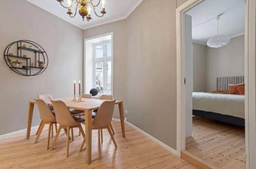 a dining room with a table and chairs and a bedroom at Stylish 1-bedroom Oslo apartment in Oslo