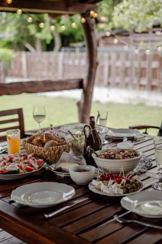 Makanan di atau berdekatan rumah percutian