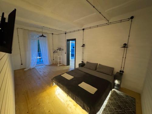 a bedroom with a bed suspended from the ceiling at Заграйка in Snidavka