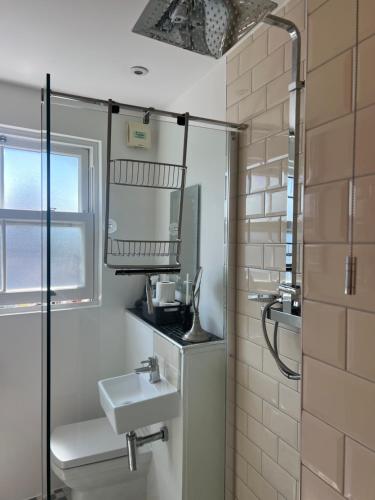 a white bathroom with a sink and a mirror at Modern 1 bed Blackheath Apartment in Blackheath