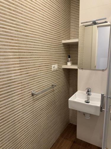 Et badeværelse på Granada Center Chueca Deluxe Apartment