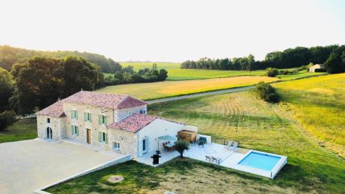 Maison entièrement rénovée avec piscine privative