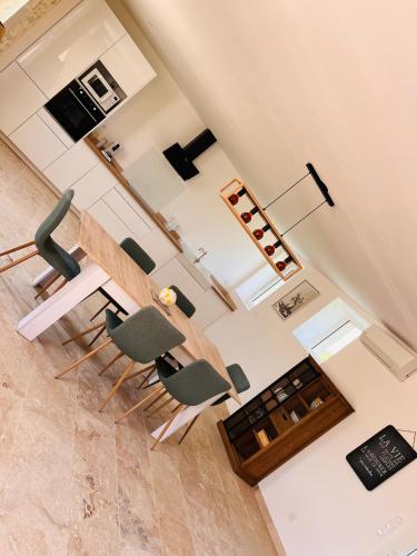 Photo de la galerie de l'établissement Maison entièrement rénovée avec piscine privative, à Esclottes