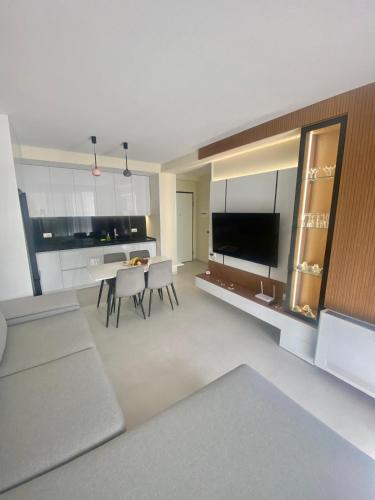 Elegant Flat x3 w Parking!