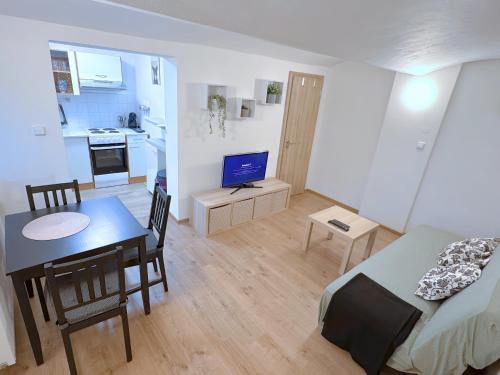 a small room with a bed and a table and a kitchen at Zoubkova apartment - 2 rooms near exhibition center in Nový Lískovec