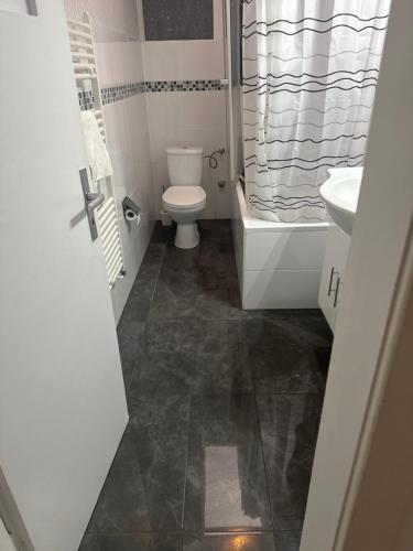 Bilik mandi di Gästehaus, Robert