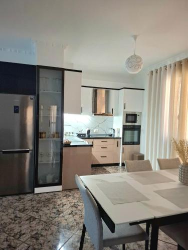 Kuchyň nebo kuchyňský kout v ubytování Melody Apartment Vlore
