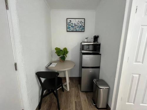 a small room with a small table and a microwave at 2q Beds Studio Wshared Pool 12 in Clearwater
