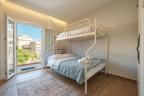 Chic Corfu Town Apt by Marietta