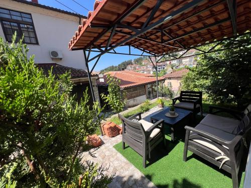 Κήπος έξω από το Apartments Misa Lake View