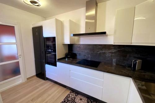 Spacious villa 500 m from the sea! Playa Del Duque