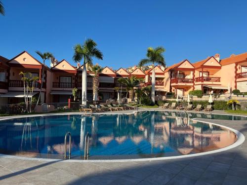 Spacious villa 500 m from the sea! Playa Del Duque