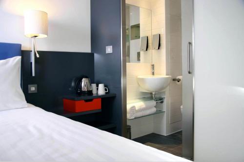 Et badeværelse på Sleeperz Hotel Cardiff