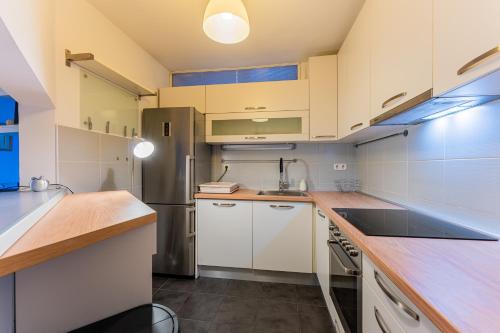 Flexible SelfCheckIns 111 - Zagreb - Parking - 2 Bedrooms - Loggia