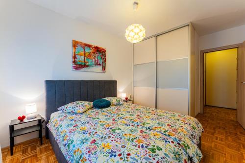Flexible SelfCheckIns 111 - Zagreb - Parking - 2 Bedrooms - Loggia