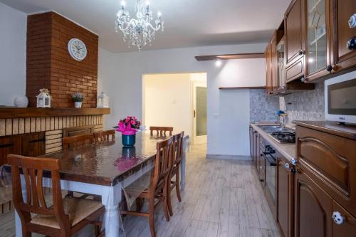 a kitchen with a table with chairs and a dining room at Agriturismo Corte degli Angeli in Marina di Grosseto