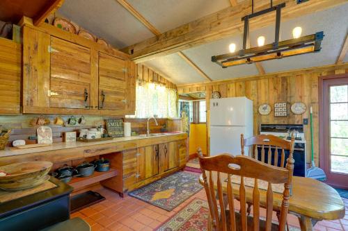 ランドオレイクスにあるGlamping-Style Cabin on 20-Acre Farm Near Lutz!のギャラリーの写真