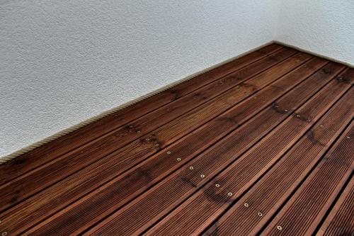 a room with a wooden floor and a ceiling at Cozy & comfortable place in city centre in Tartu