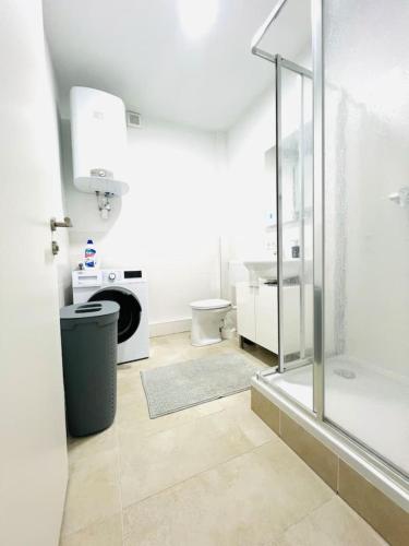 a bathroom with a shower and a toilet and a sink at Living Graz Eggenberg Top 17 in Graz