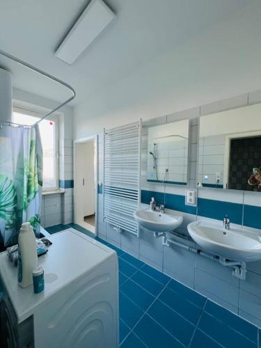 a bathroom with two sinks and two mirrors at Villa Rebuli - room One - zentral in Top 3 in Leitendorf