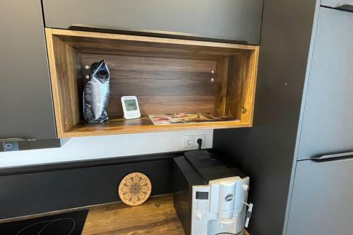 a room with a counter with a microwave and a box at Leoben 3 rooms 3 people Top 4 in Leitendorf