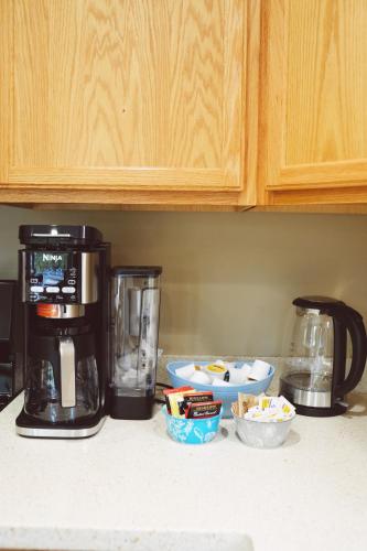 Kemudahan buat kopi dan teh di Lakeshore Lodging Apartment E