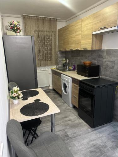 Kuchyň nebo kuchyňský kout v ubytování Apartament La Flo