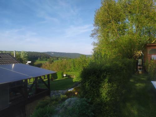 a view of a yard with a house at Maringotka Waldeck in Ohrazenice