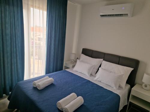 a bedroom with a bed with two towels on it at Adria-Vir in Vir