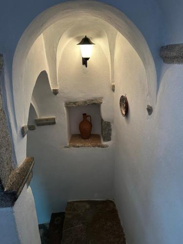 a white hallway with a vase on a shelf at Katsi Traditional & Medieval House in Mesta
