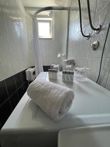 Kúpeľňa v ubytovaní Apartment Matijas, 3 bedroom apt with terrace and PARKING
