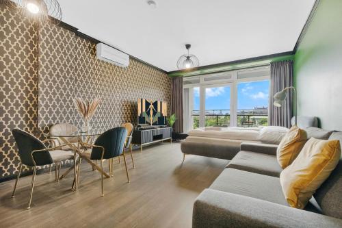 LAM Art Deco Castle View - AC - Balcony