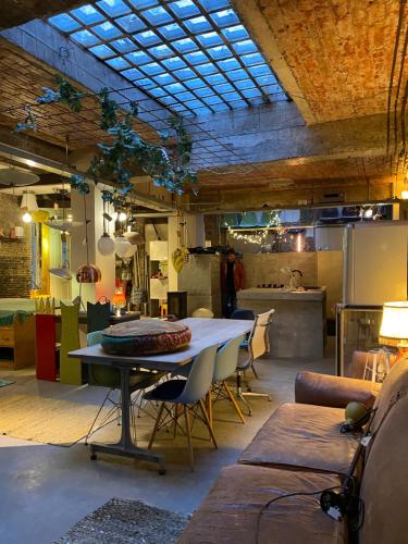 a room with a table and chairs and a kitchen at Vintage Rooms Lange Haven in Schiedam
