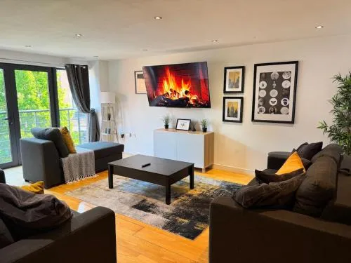 Balcony Free Parking Huge TV City Centre Apt photo 1