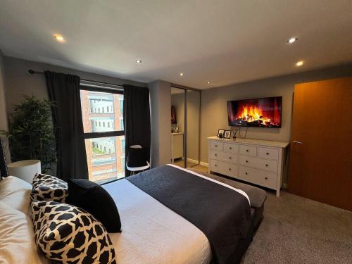 Balcony Free Parking Huge TV City Centre Apt photo 16