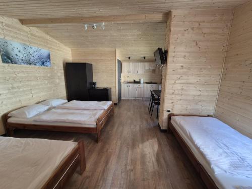 Posteľ alebo postele v izbe v ubytovaní Apartamenty Otylka