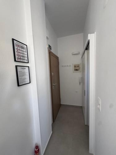 a hallway with a door and a hallway sidx sidx sidx at Creta Apt Mela Β5 in Thérissos