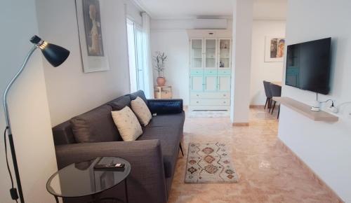 Sunny Penthouse with Large Terrace - Walk to Beach PMT25