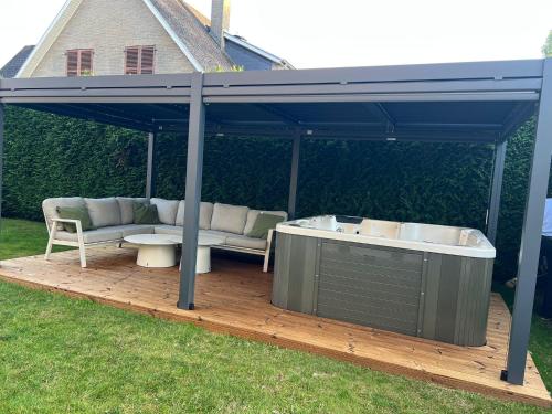 a gazebo with a hot tub on a deck at Luxe Villa Lou & Hans in Aalst