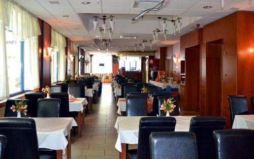 A restaurant or other place to eat at Hotel Veritas