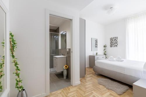 Hostly-The Montebello Suite-Near Trevi
