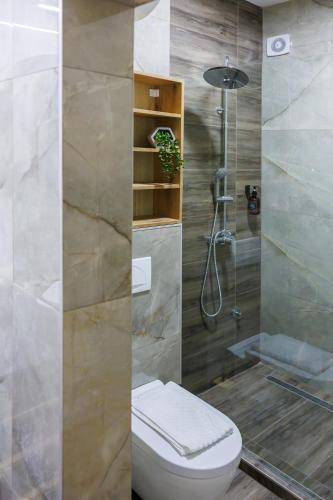 a bathroom with a toilet and a shower at Garni Hotel Maggitti in Velika Plana