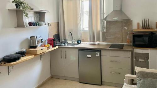 Η κουζίνα ή μικρή κουζίνα στο Διαμερίσματα Γιάννας